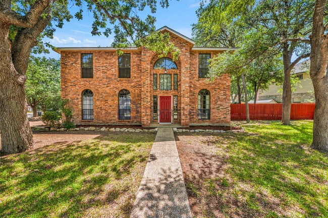 Building Photo - 2326 Oak Castle