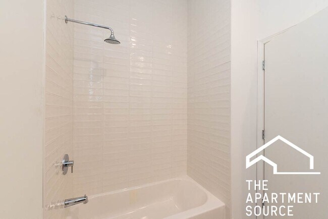 Foto del edificio - South Loop 3 bed 2 bath -- Updated Kitchen, LARGEST Floorplan in the building