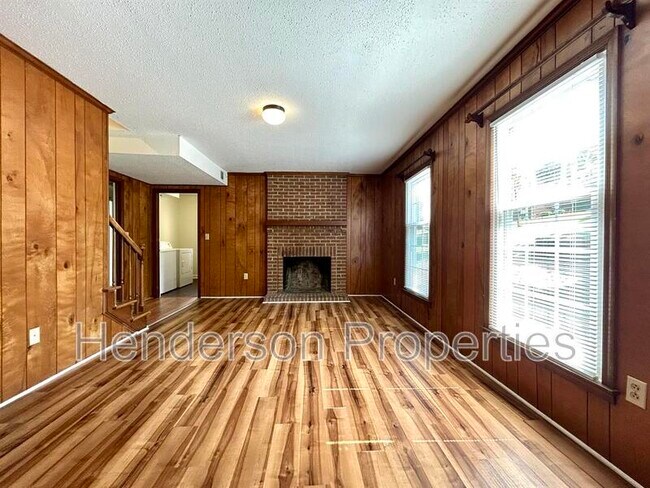 Foto del edificio - 9211 Robert Frost Ln