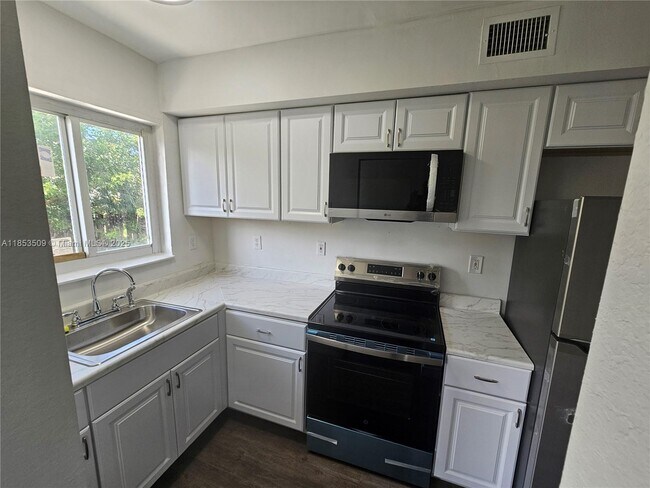 Foto del edificio - 225 NW 84th Terrace