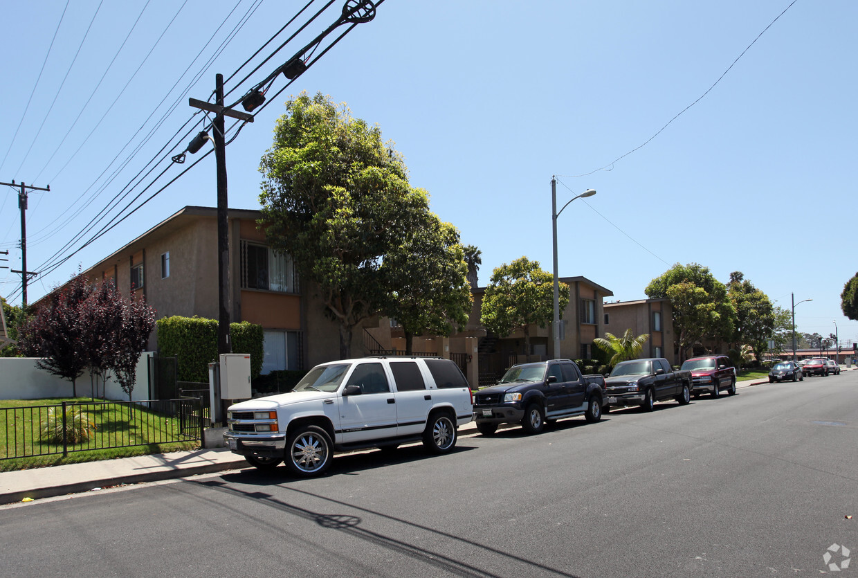 Primary Photo - Yucca Apartments