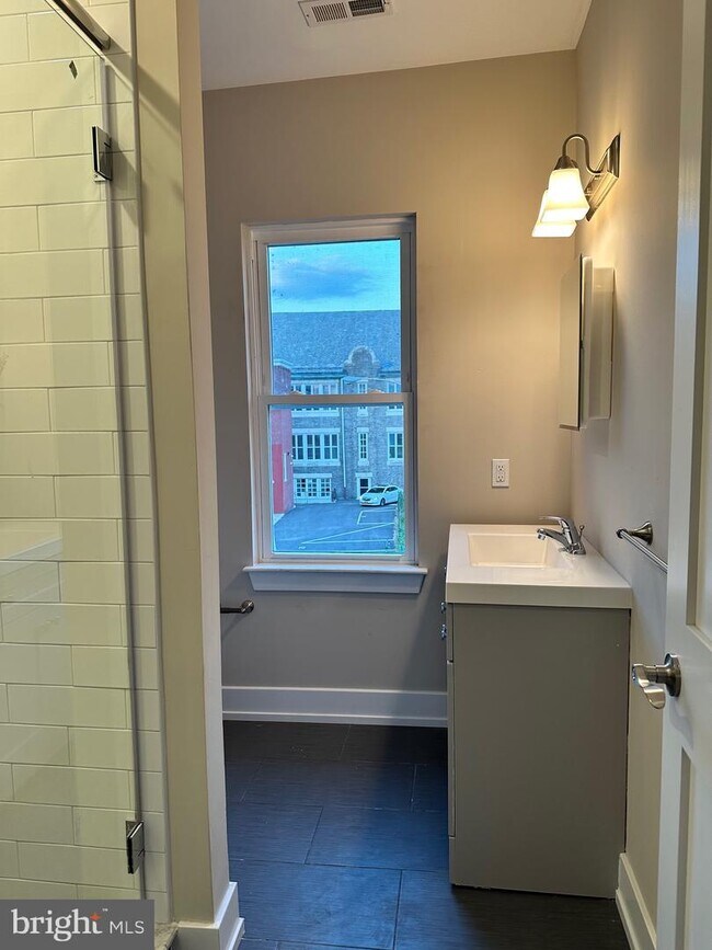 Building Photo - 2651 Buckius St