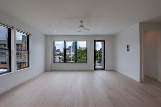 Foto del edificio - 309 W Daggett Ave