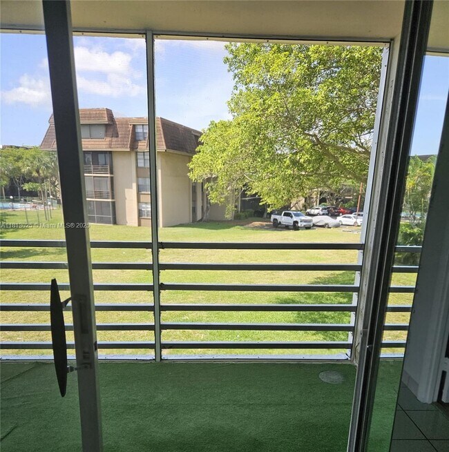 Foto del edificio - 447 NE 195th St