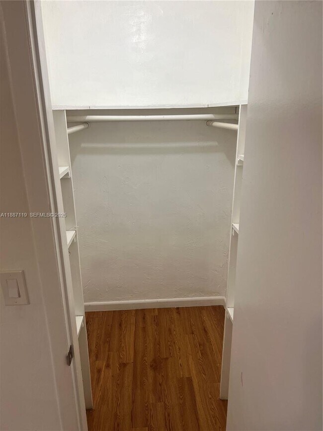 Foto del edificio - 4300 SW 67th Ave