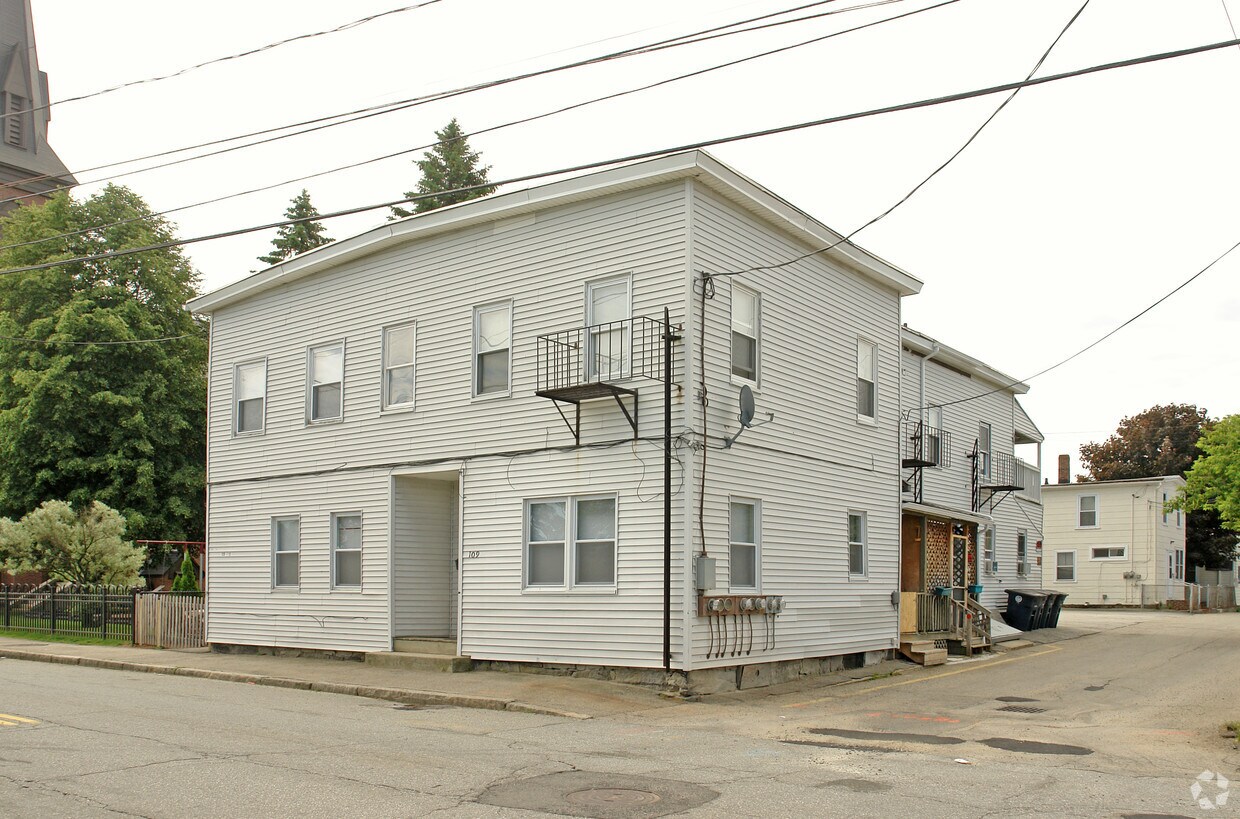 109113 Temple St, Nashua, NH 03060 Apartments in Nashua, NH