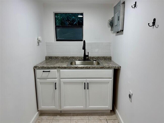 Foto del edificio - 2205 SW 16th Ter