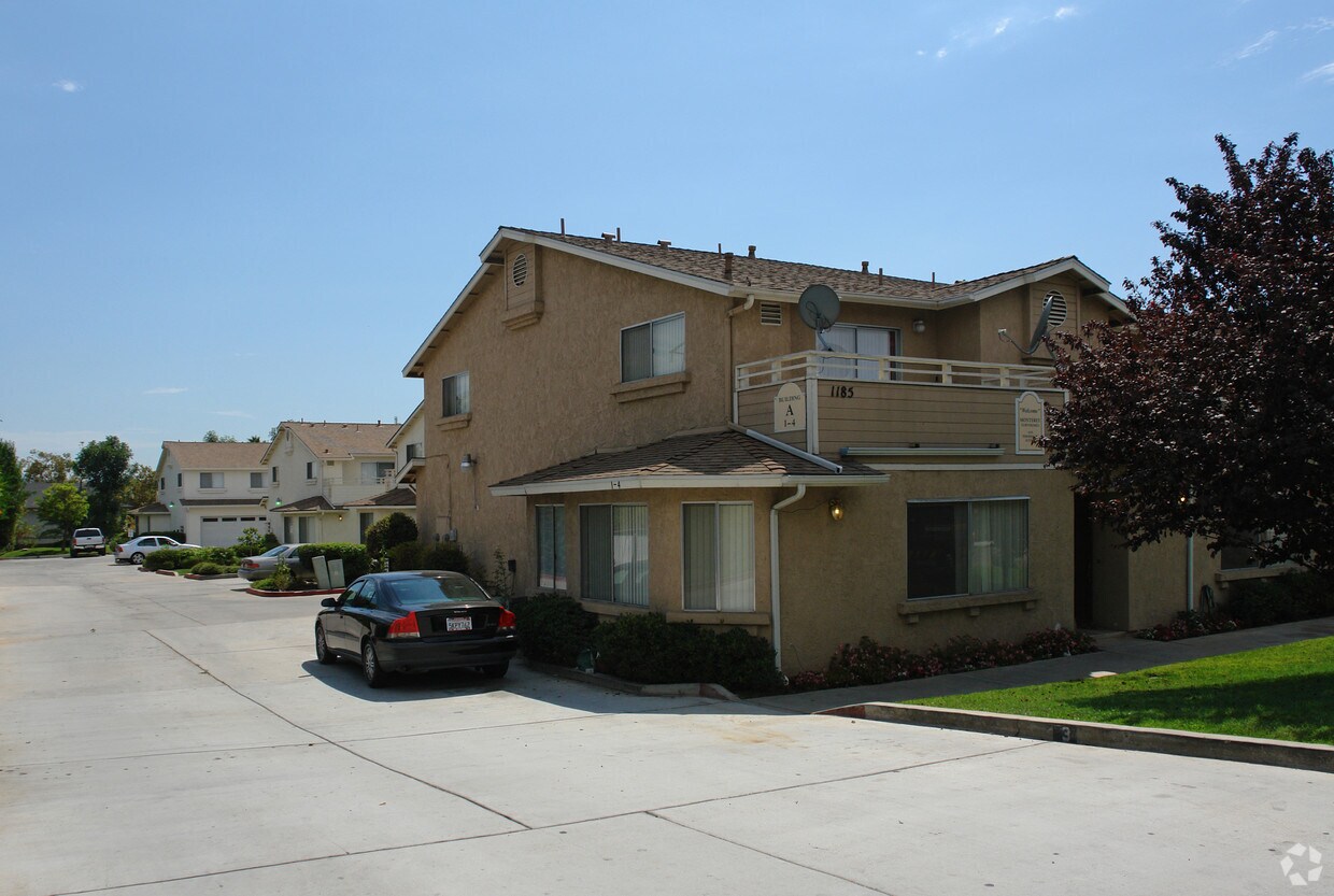 Foto del edificio - Monterey Townhomes