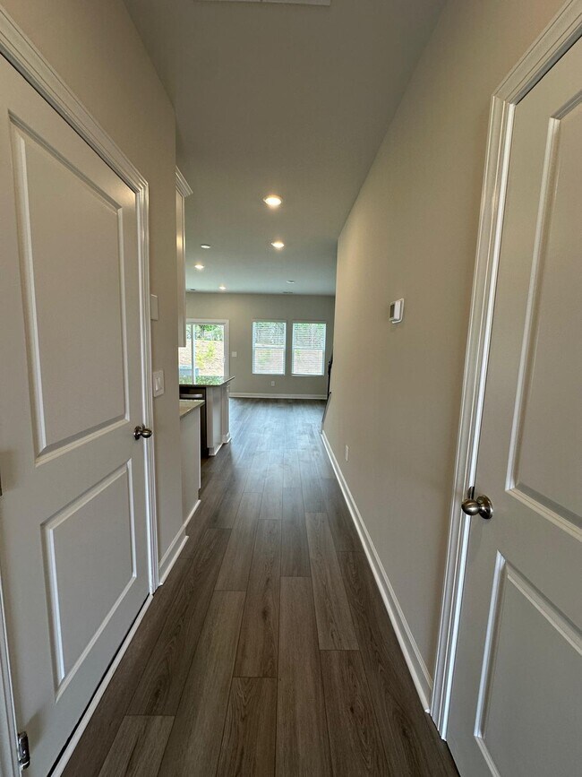 Building Photo - 1744 Braemar Village Dr