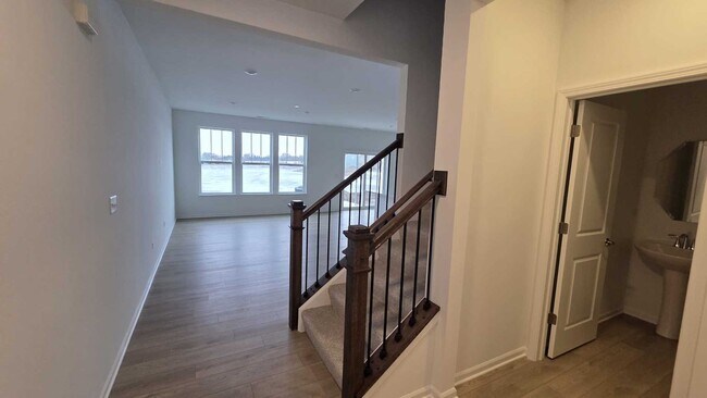 Building Photo - 460 Hathaway Ln