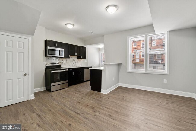 Building Photo - 17 N Abington Ave