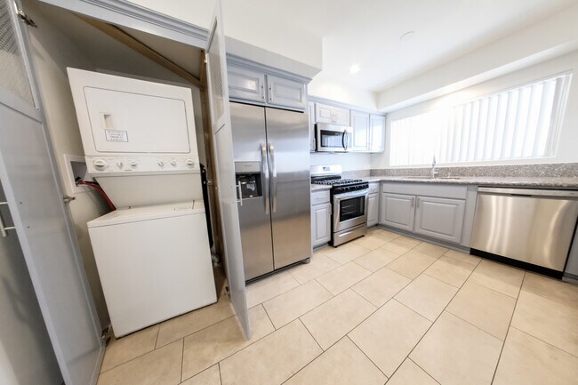Building Photo - 5522 Thornburn St
