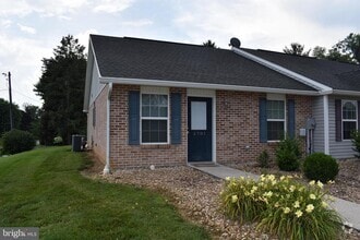Building Photo - 2701 Roosevelt Dr