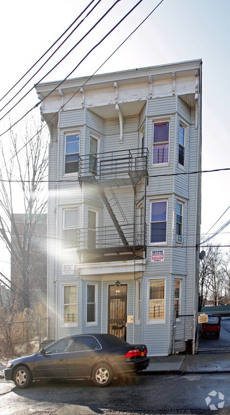 Building Photo - 163 Highland Ave