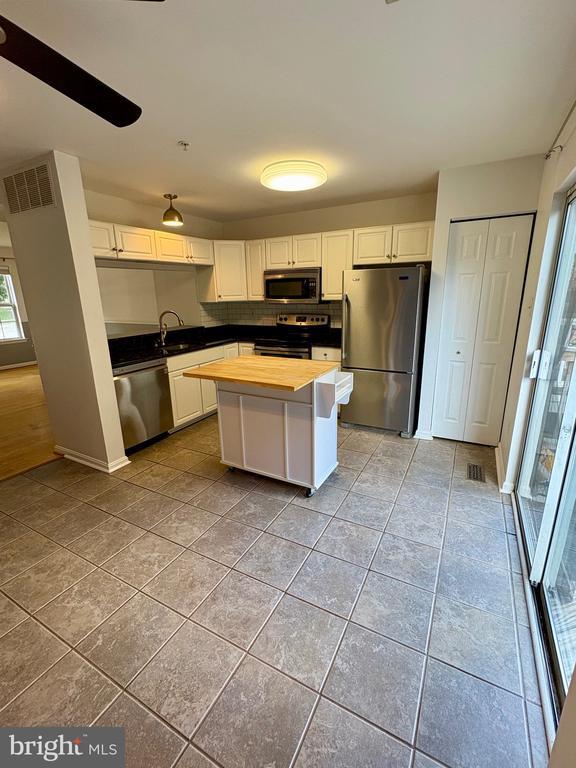 Building Photo - 3038 Benefit Ct