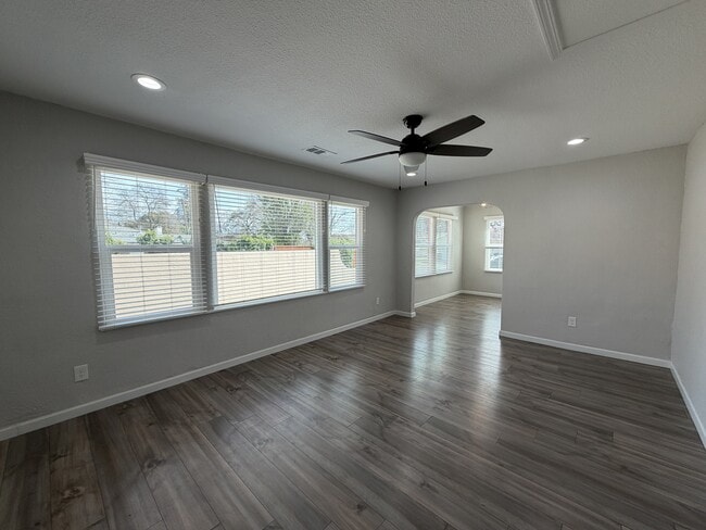 Building Photo - 221 Walden St