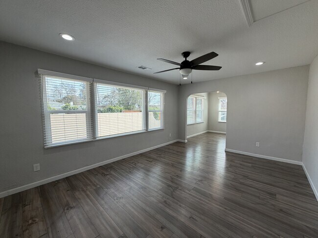 Foto del edificio - 221 Walden St