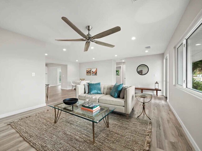 Sala de estar - 3142 Rose St