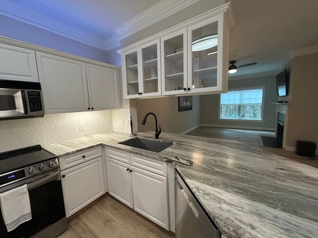 Foto del edificio - 3113 Village Blvd