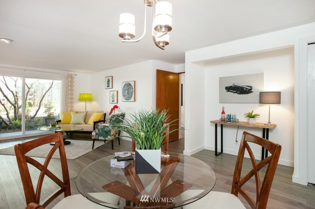 Building Photo - 6910 California Ave SW