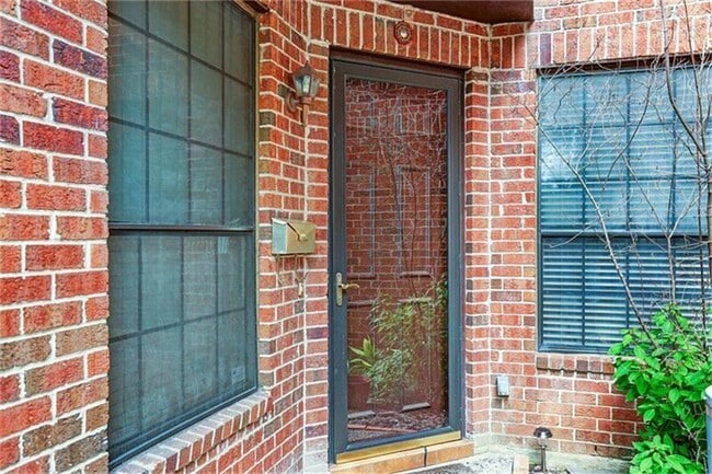 Building Photo - 2732 W Holcombe Blvd