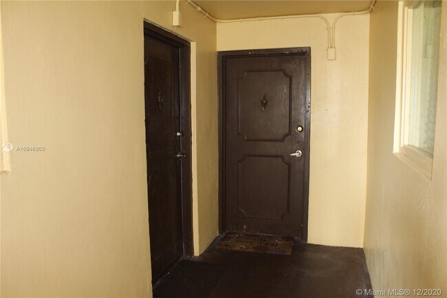 Building Photo - 3285 Foxcroft Rd