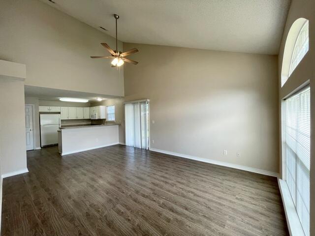 Foto del edificio - 925 Village Ln