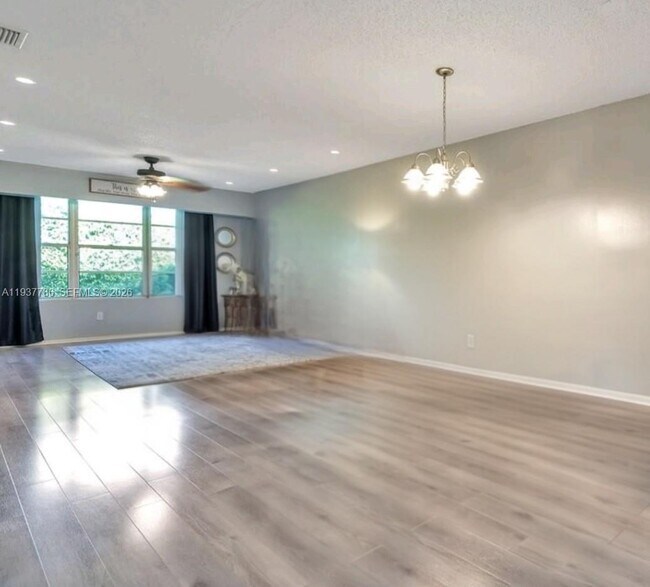 Foto del edificio - 842 Banks Rd