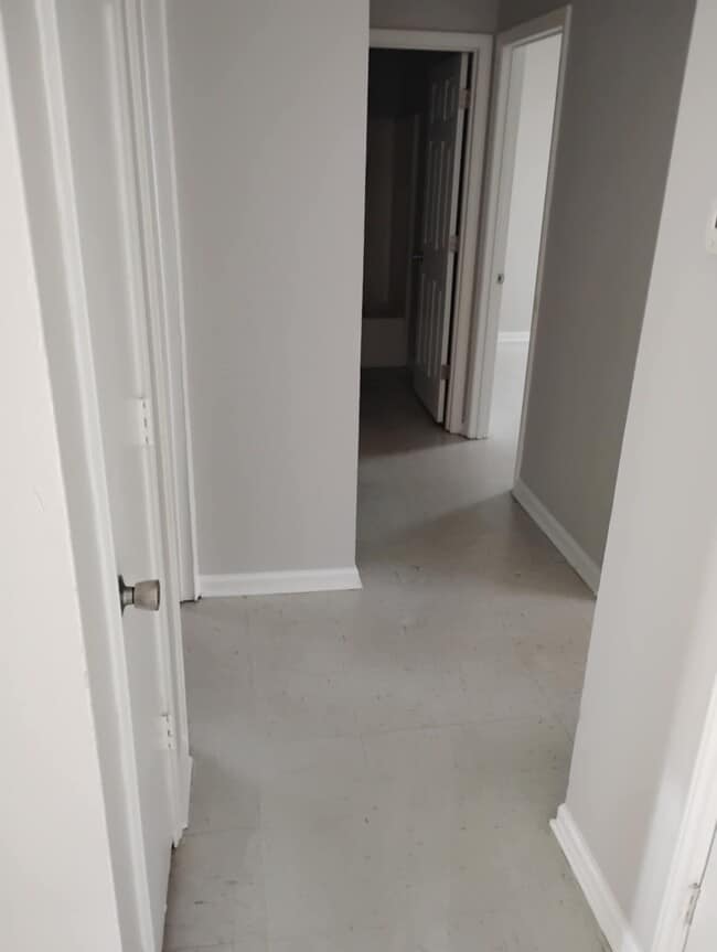 Building Photo - Single Family Standridge manor