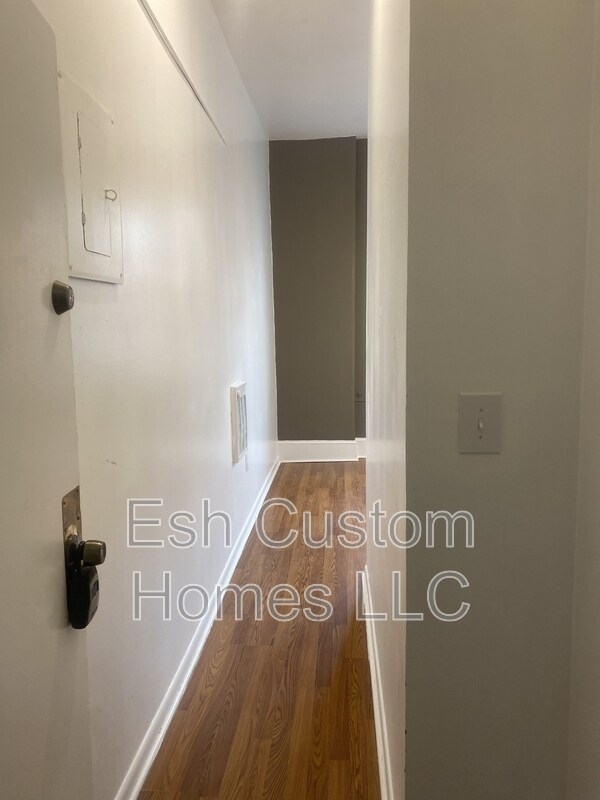 Building Photo - 364 S Queen St