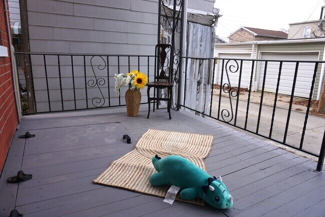 Foto del edificio - 1550 Warren St