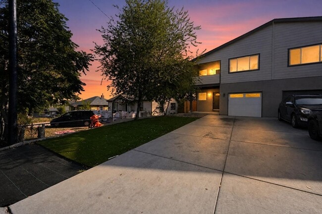 Building Photo - 6744 Hooker St