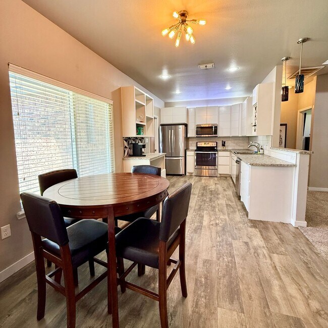 Building Photo - AVAILABLE 2 WEEKS FROM APPROVAL - Custom H...