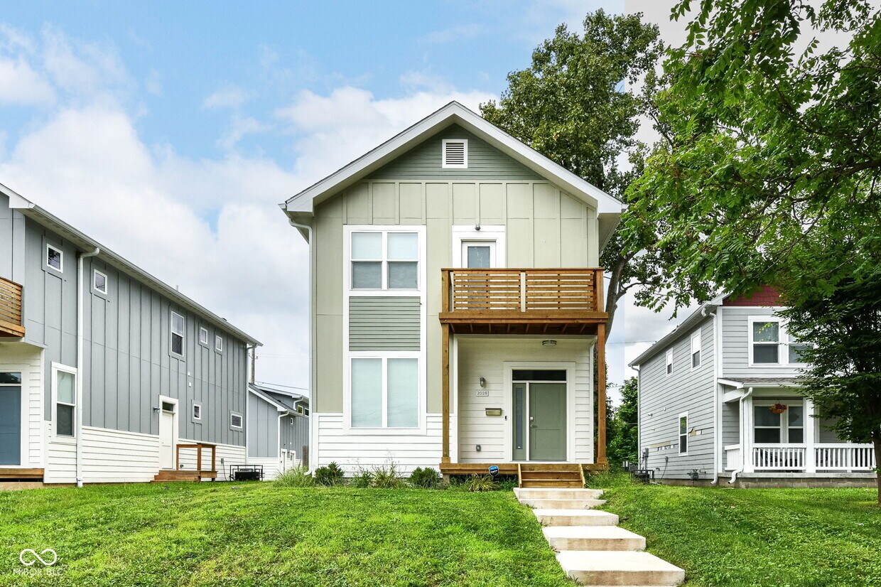 Primary Photo - 2028 Columbia Ave