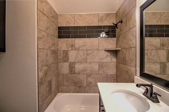 Foto del edificio - 813 NW 188th St