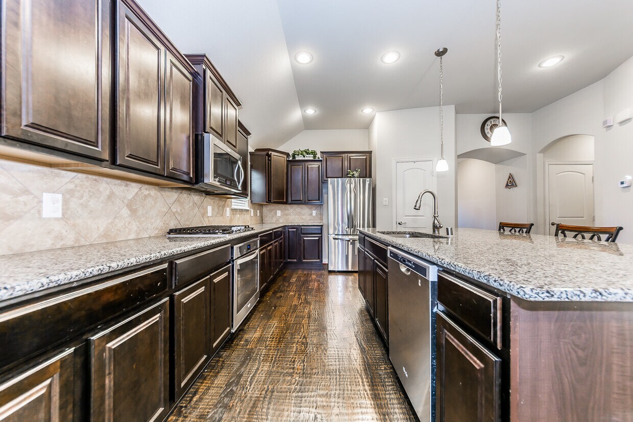 Big kitchen with Stainless steel applianes and granite counter tops. Fridge included. - 1725 Bald Eagle Dr