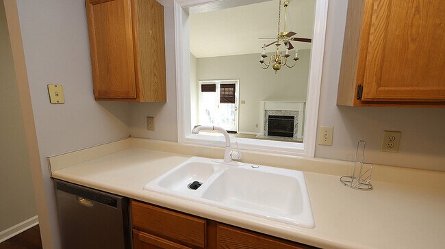 Building Photo - 81 Forest Oaks Dr