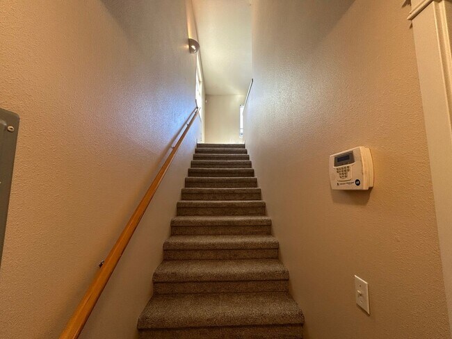 Foto del edificio - Brand New 2 Bd 1 Ba, 2 Gar Garage in the h...
