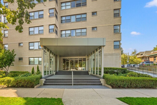Foto del edificio - 4200 N Marine Dr