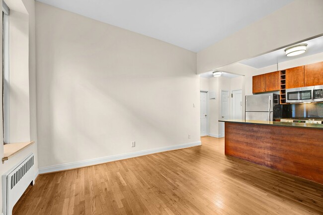 Building Photo - 1378 York Ave