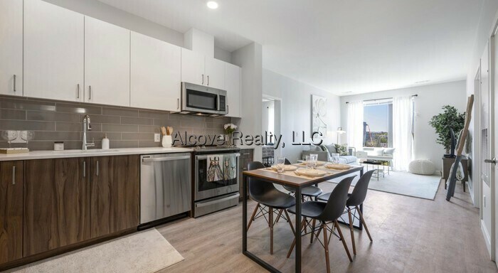 Primary Photo - 485 Foley St