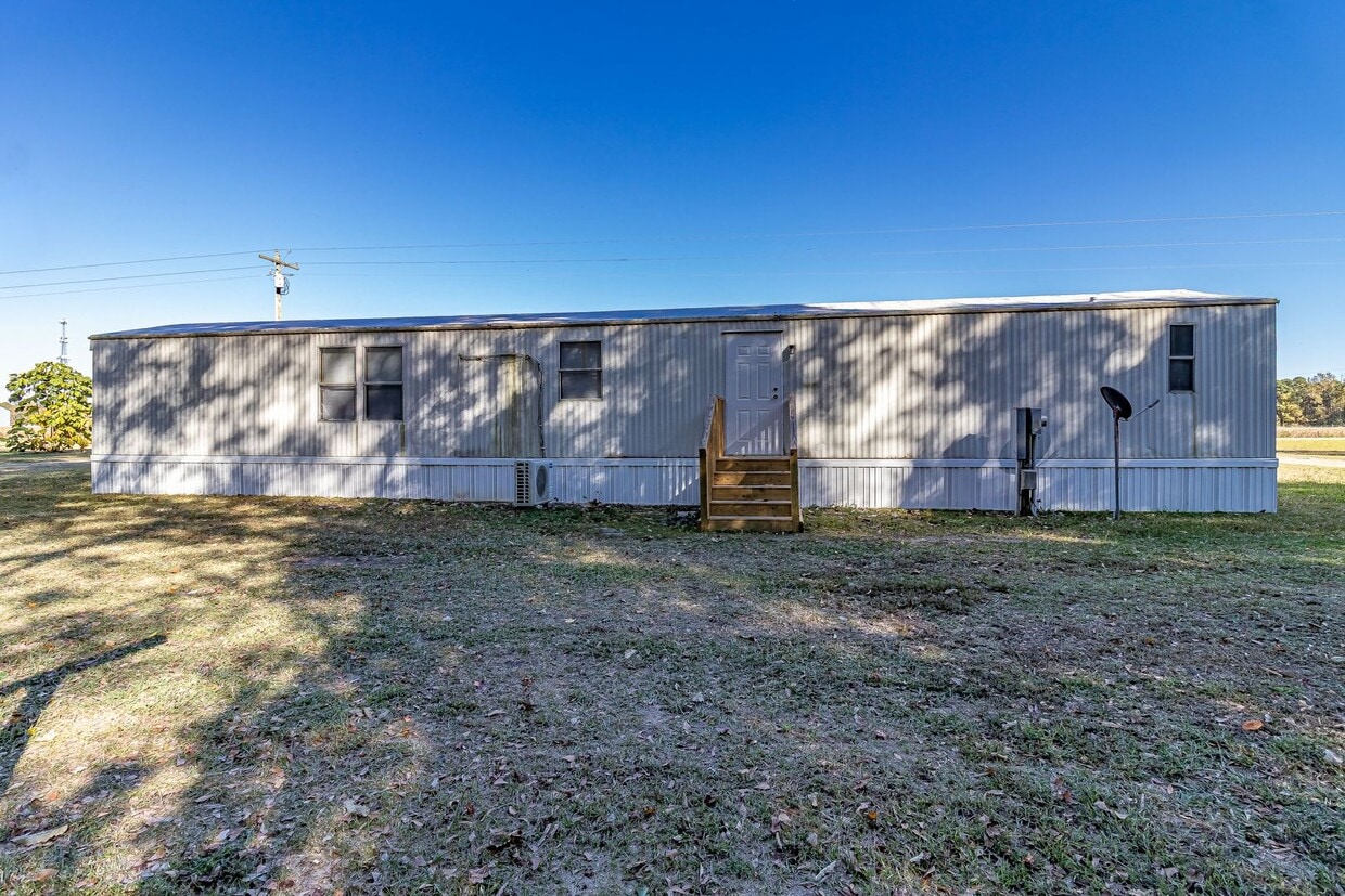 Foto principal - Rosewood Rental! Newly Remodeled 2 BR, 2 B...