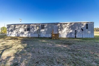 Building Photo - 394 Community Dr