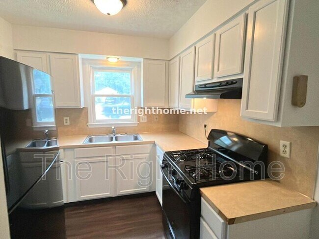 Building Photo - 3302 N 38th St