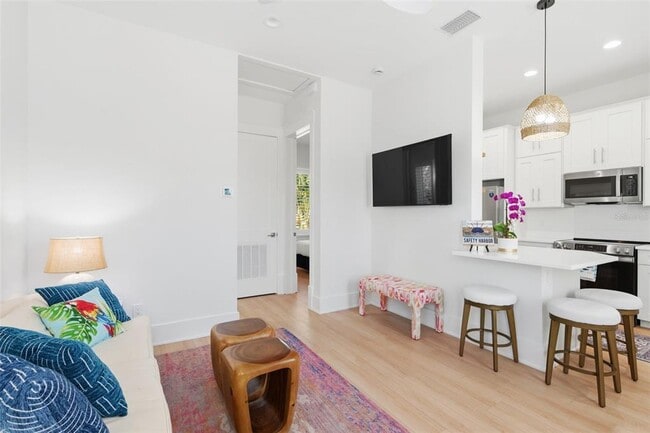 Building Photo - 345 Bailey St