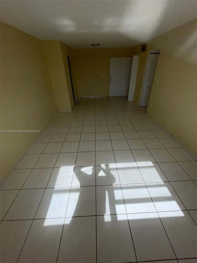Foto del edificio - 666 W 81st St