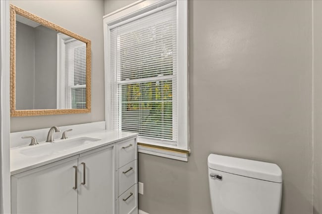 Building Photo - 350 Hill Park Dr