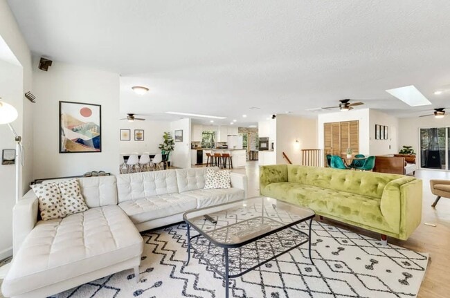 Building Photo - 19926 Pine Mountain Dr