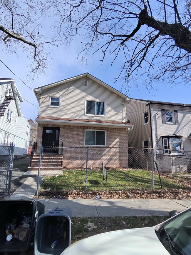 Building Photo - 183 Chancellor Ave