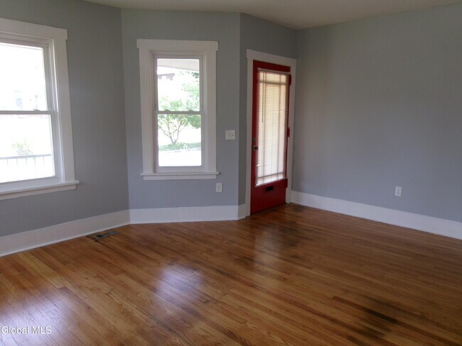 Foto del edificio - 1338 Parkwood Blvd